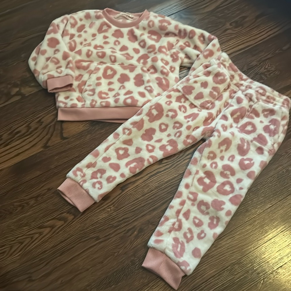 Jessica Simpson Fuzzy Sweatsuit | BUNDLE TO SAVE